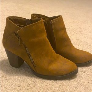 These cute rampage ram-edyn brown boots!